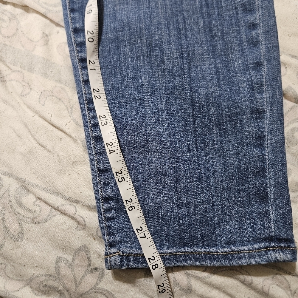 White House Black Market Mid Rise Girlfriend Jeans! - Picture 8 of 8